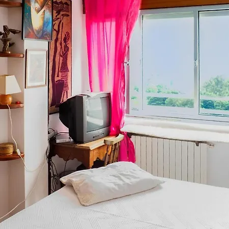 Apartman Stunning In With Wifi And 2 Bedrooms Lugo