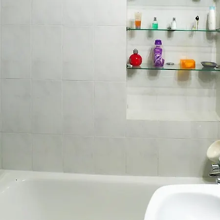 Apartman Stunning In With Wifi And 2 Bedrooms Lugo
